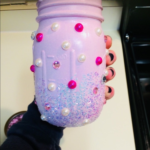 Check out her closet! - Picture 3 of 9